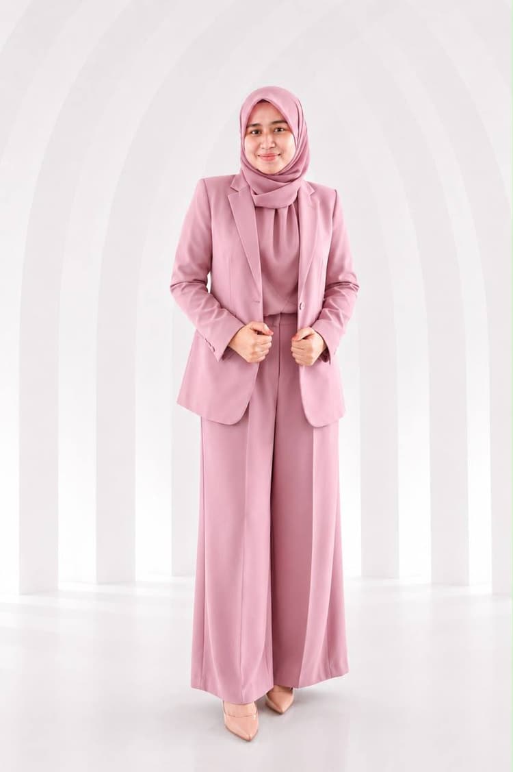 FARAHDINA, Avenia Team Leader